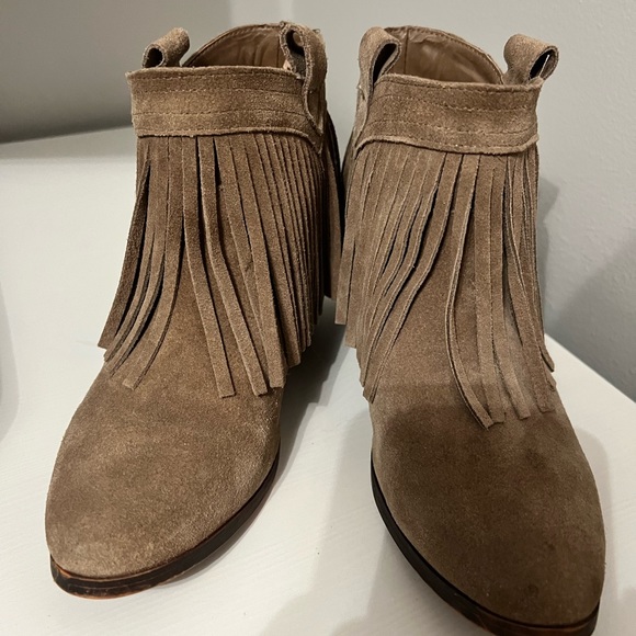 RESTRICTED SUEDE FRINGE BOOTIES - Picture 2 of 10